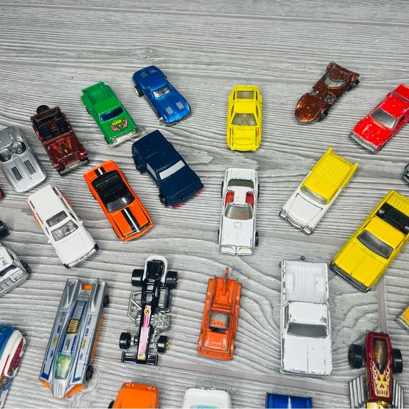 Vintage Lot of 44 matchbox , hot wheels & unbranded cars trucks collectible toys - Picture 5 of 9